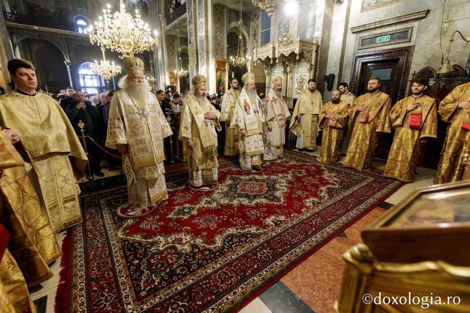 4 ierarhi au slujit Sfânta Liturghie în cinstea Sfântului Ierarh Iosif cel Milostiv/ Foto: Oana Nechifor